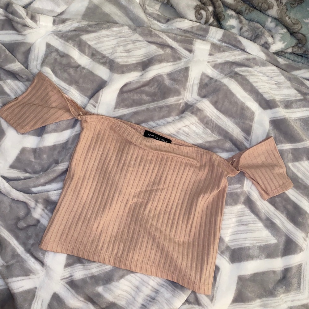 Kendall and Kylie Crop